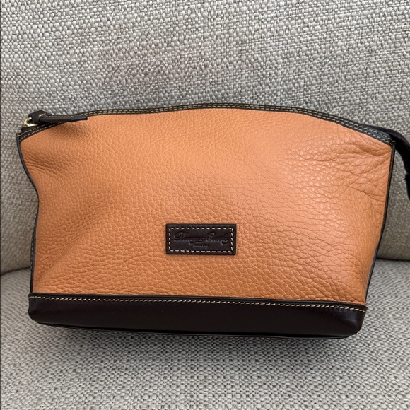 Dooney and Bourke, large Leather Tote Bag and cosmetic case - Picture 14 of 16